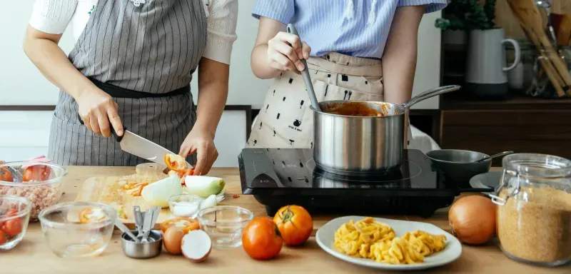 Talleres de cocina en grupo: una experiencia para aprender y disfrutar